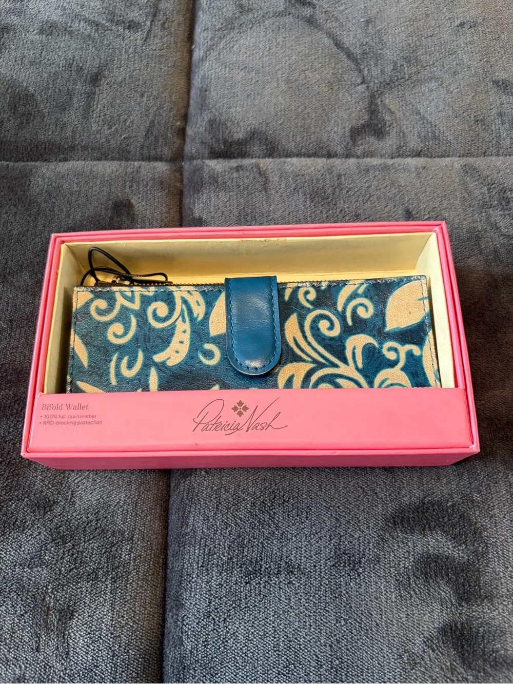 New Patricia Nash Nazari Blue Greek Floral Leather Wallet - in Box - Gift